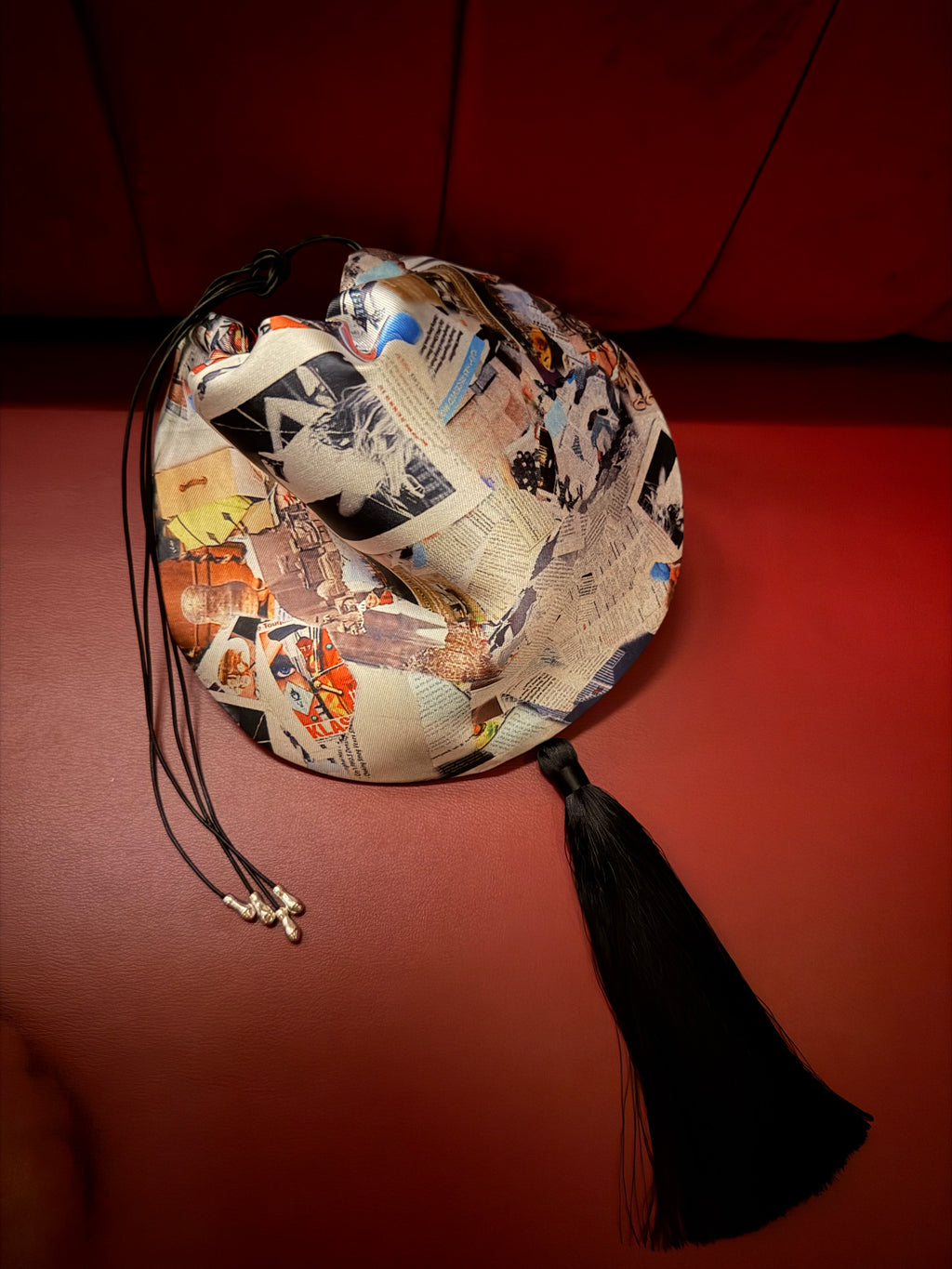 Jumbo Tassel Pochette in Newsprint